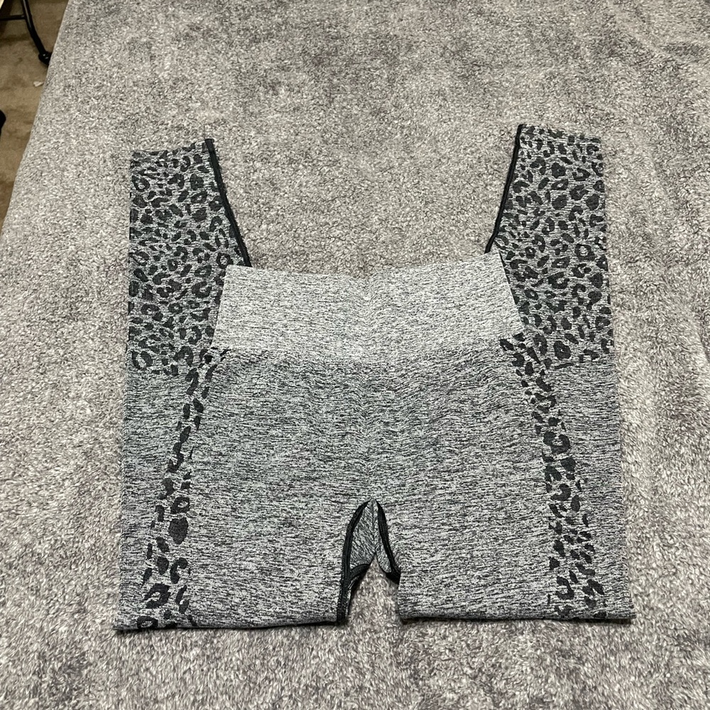 Leopard Print VS PINK Leggings